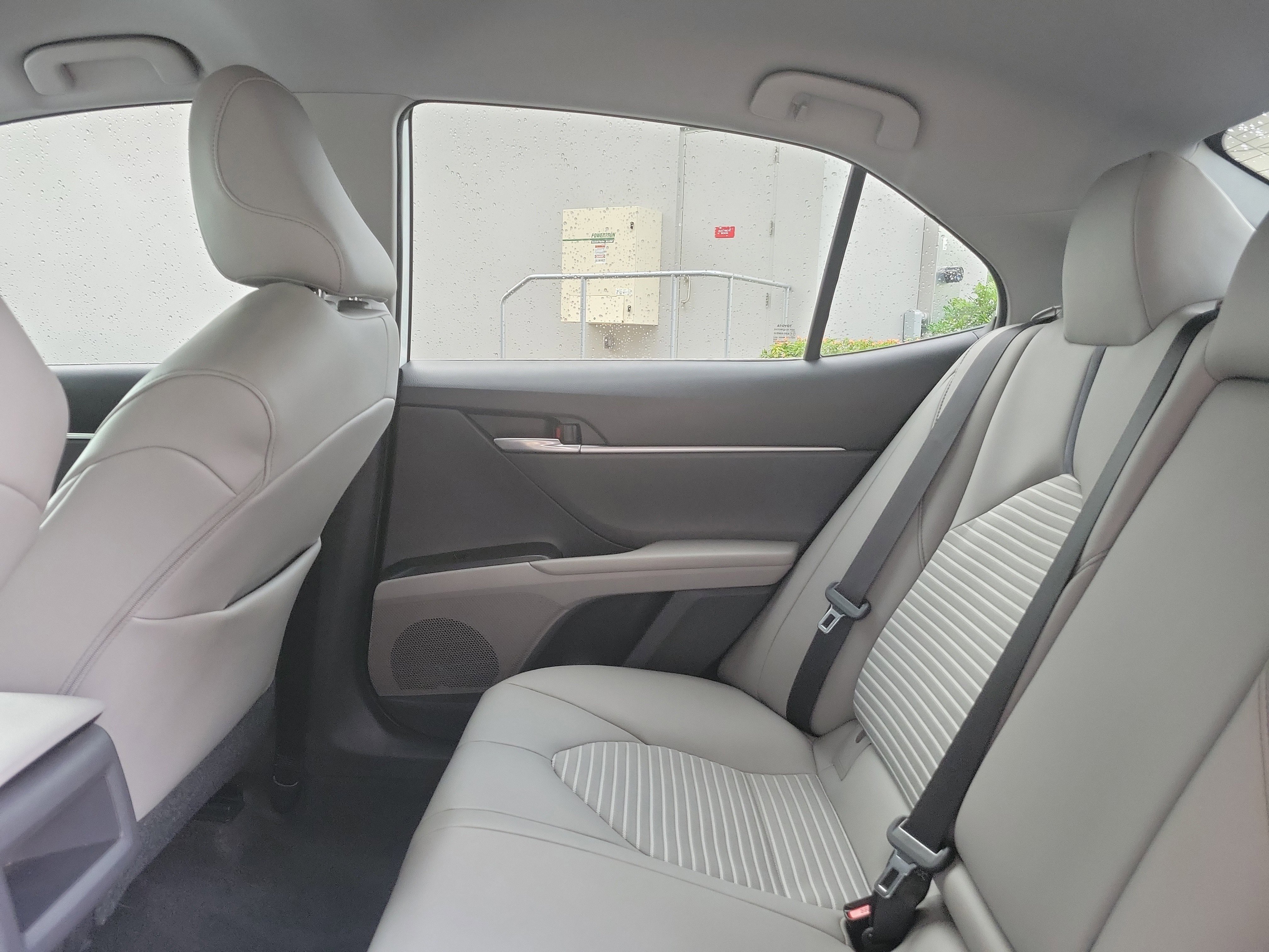 Used 2021 Toyota Camry SE FWD image 12