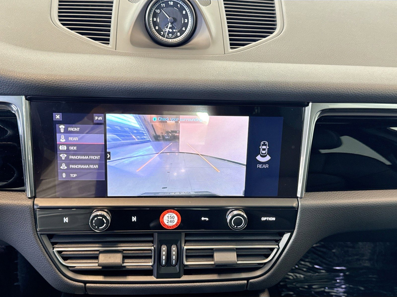 Certified 2025 Porsche Macan image 17