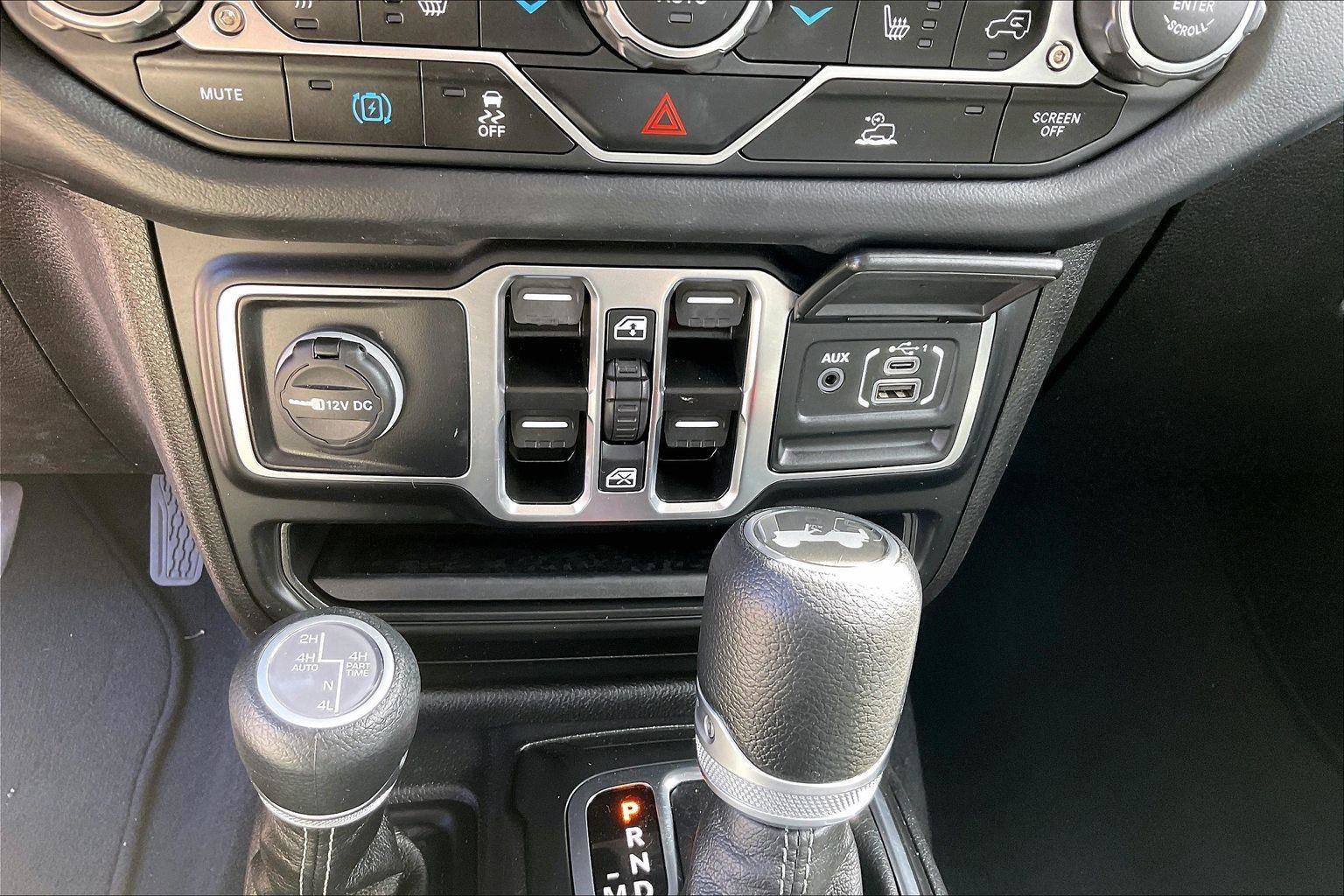 Used 2025 Jeep Wrangler Sahara AWD/4WD image 15