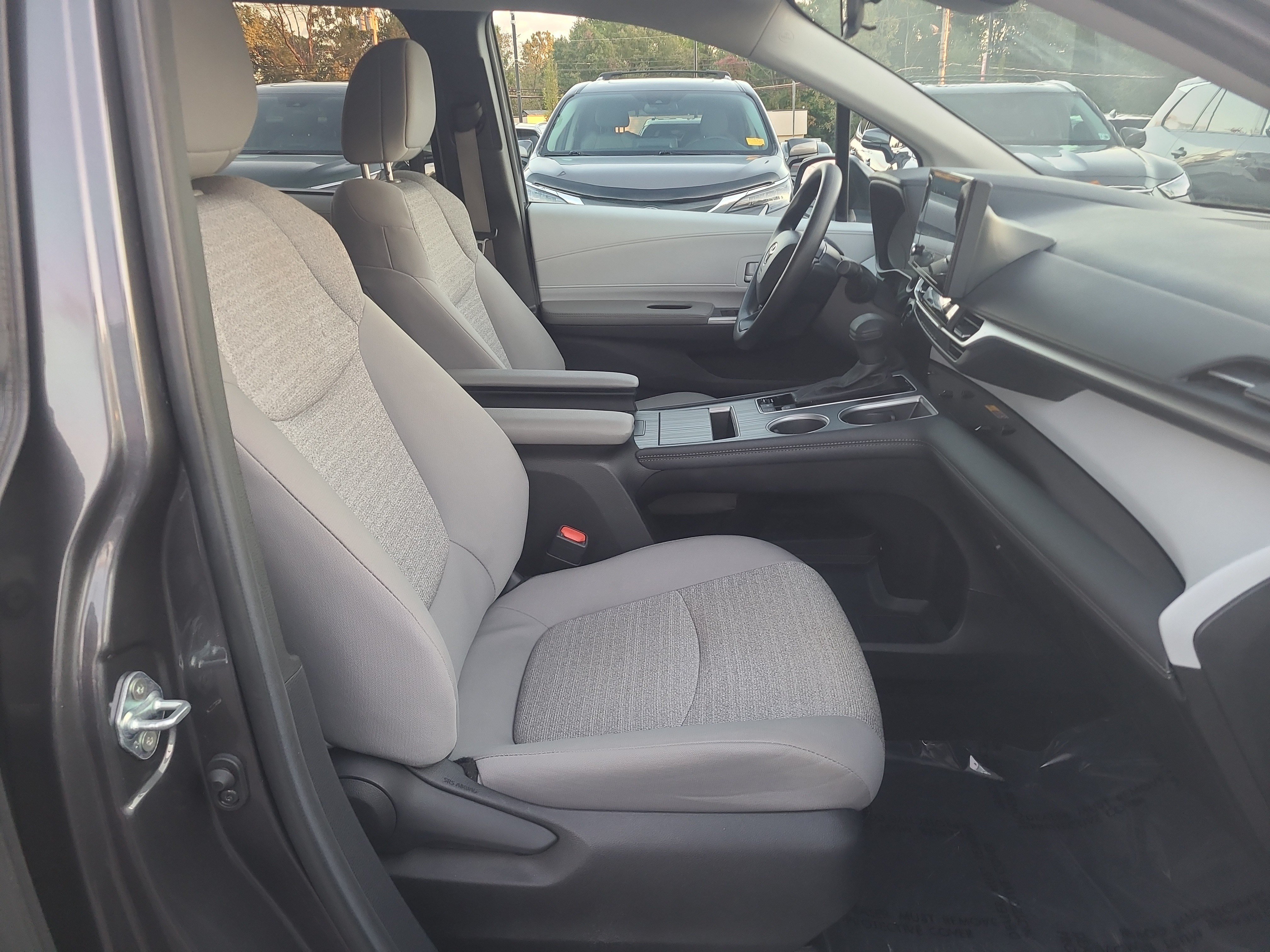 Certified 2025 Toyota Sienna LE FWD image 17