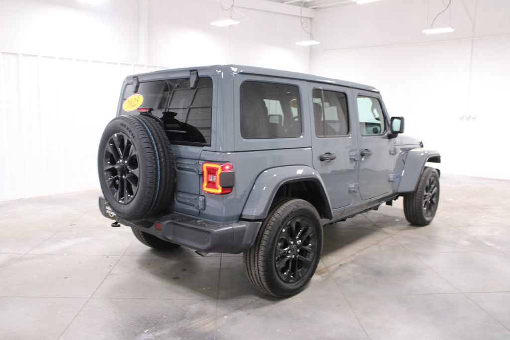 Used 2025 Jeep Wrangler Unlimited Sahara w/ Safety Group image 9