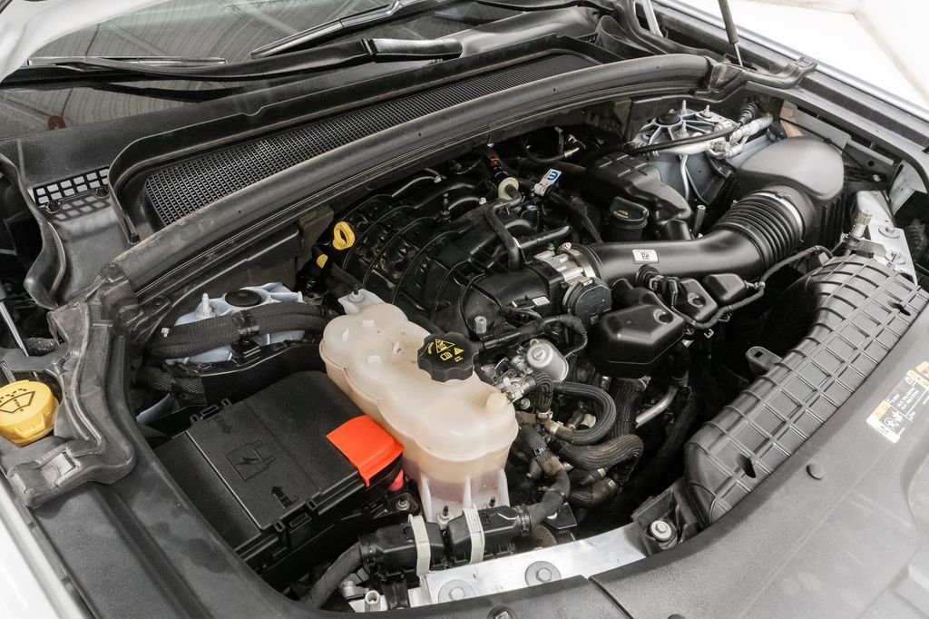 Used 2025 Jeep Grand Cherokee L Laredo image 5