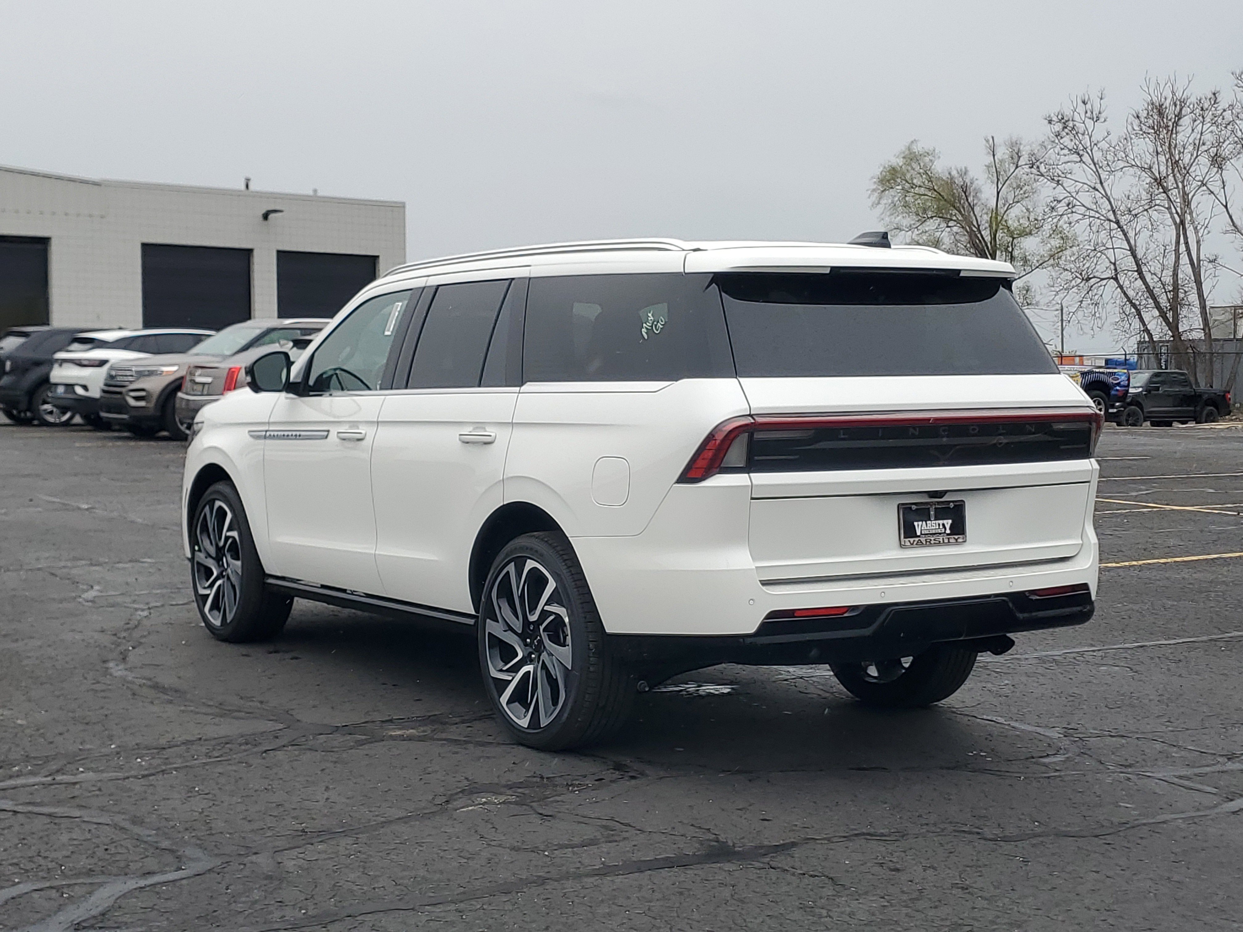 New 2026 Lincoln Navigator Reserve AWD/4WD image 3
