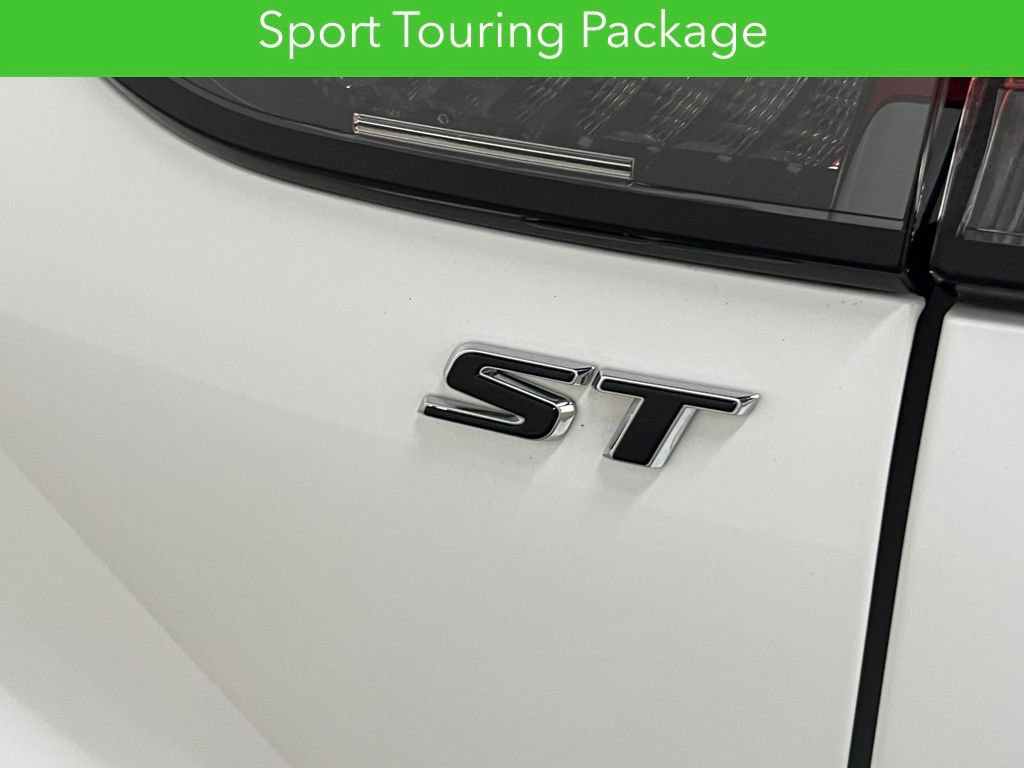 Certified 2021 Buick Envision Essence w/ Sport Touring Package AWD/4WD image 6