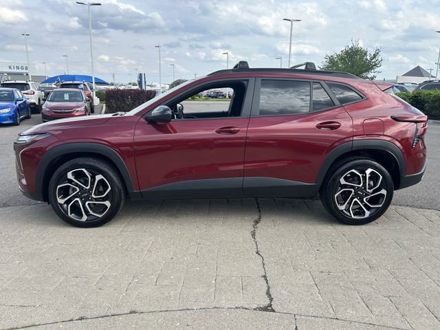 Used 2024 Chevrolet Trax RS w/ Sunroof Package FWD image 4