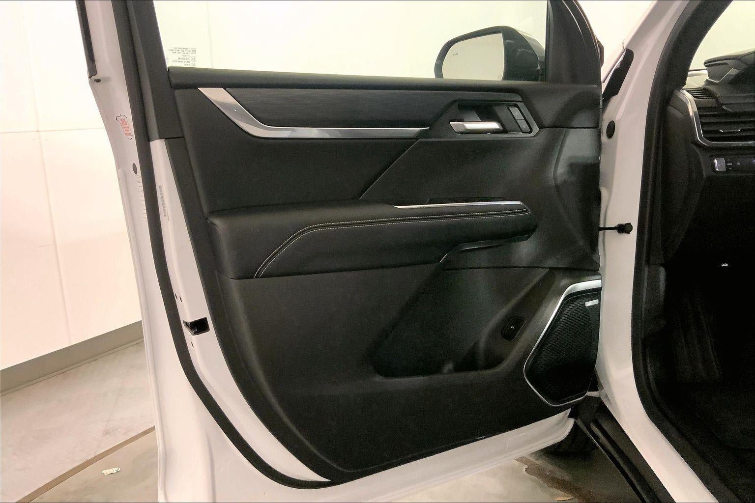Used 2025 GMC Acadia Elevation FWD image 26
