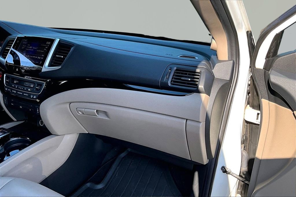 Certified 2017 Honda Pilot Touring image 19