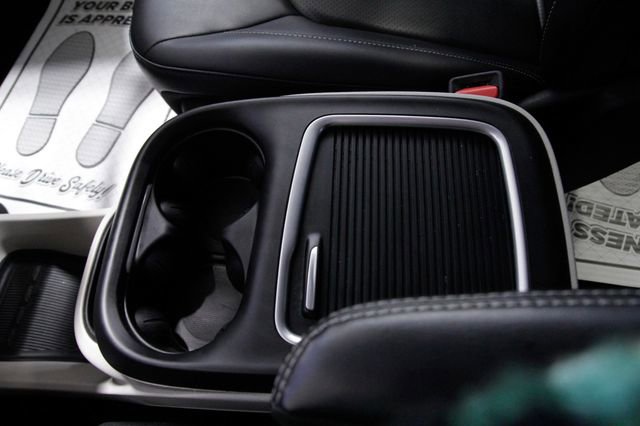 Used 2024 Chrysler Pacifica Touring-L FWD image 30