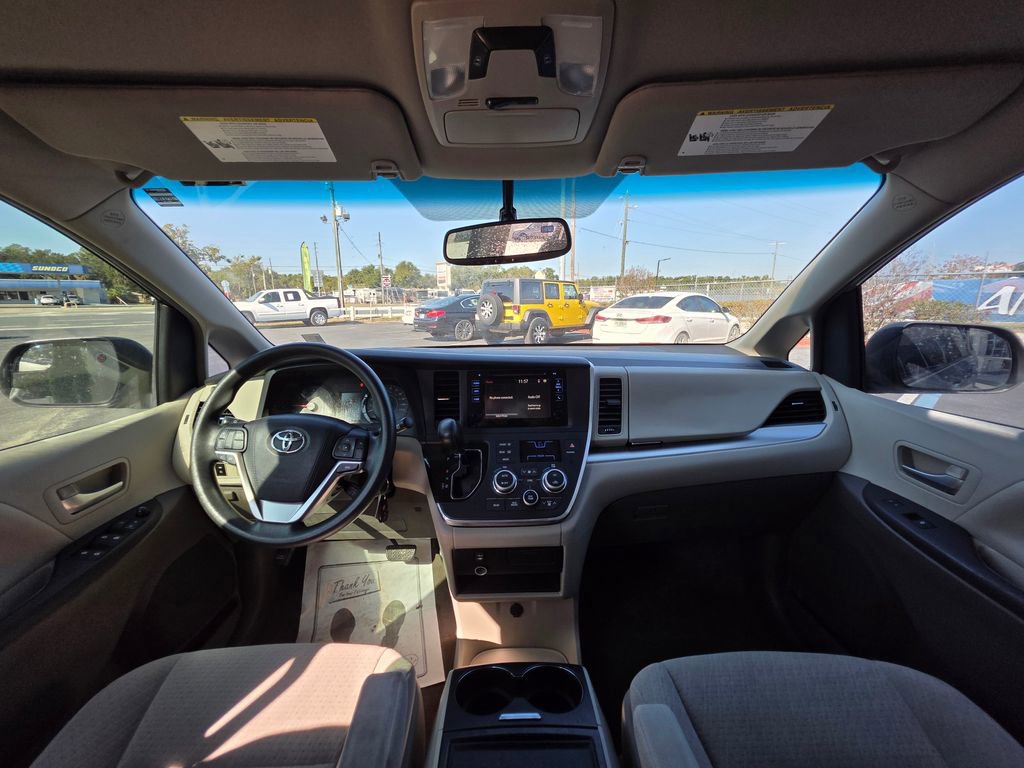 Used 2015 Toyota Sienna LE image 9
