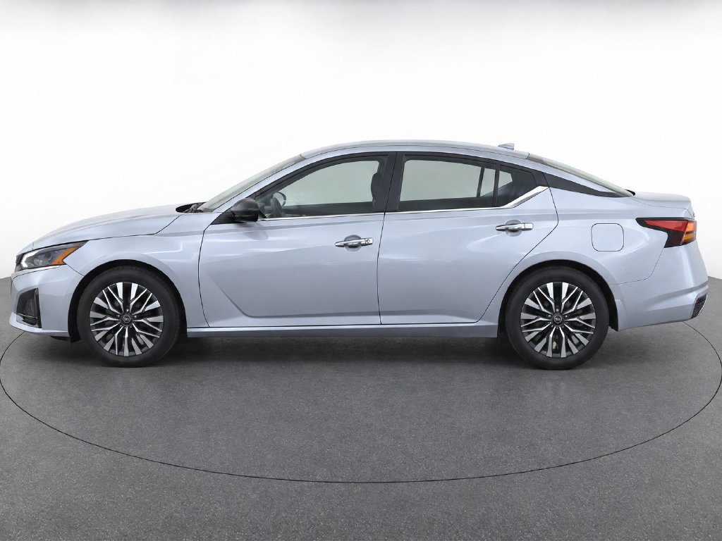 Used 2025 Nissan Altima 2.5 SV FWD image 5