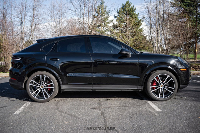Used 2024 Porsche Cayenne S AWD/4WD image 9