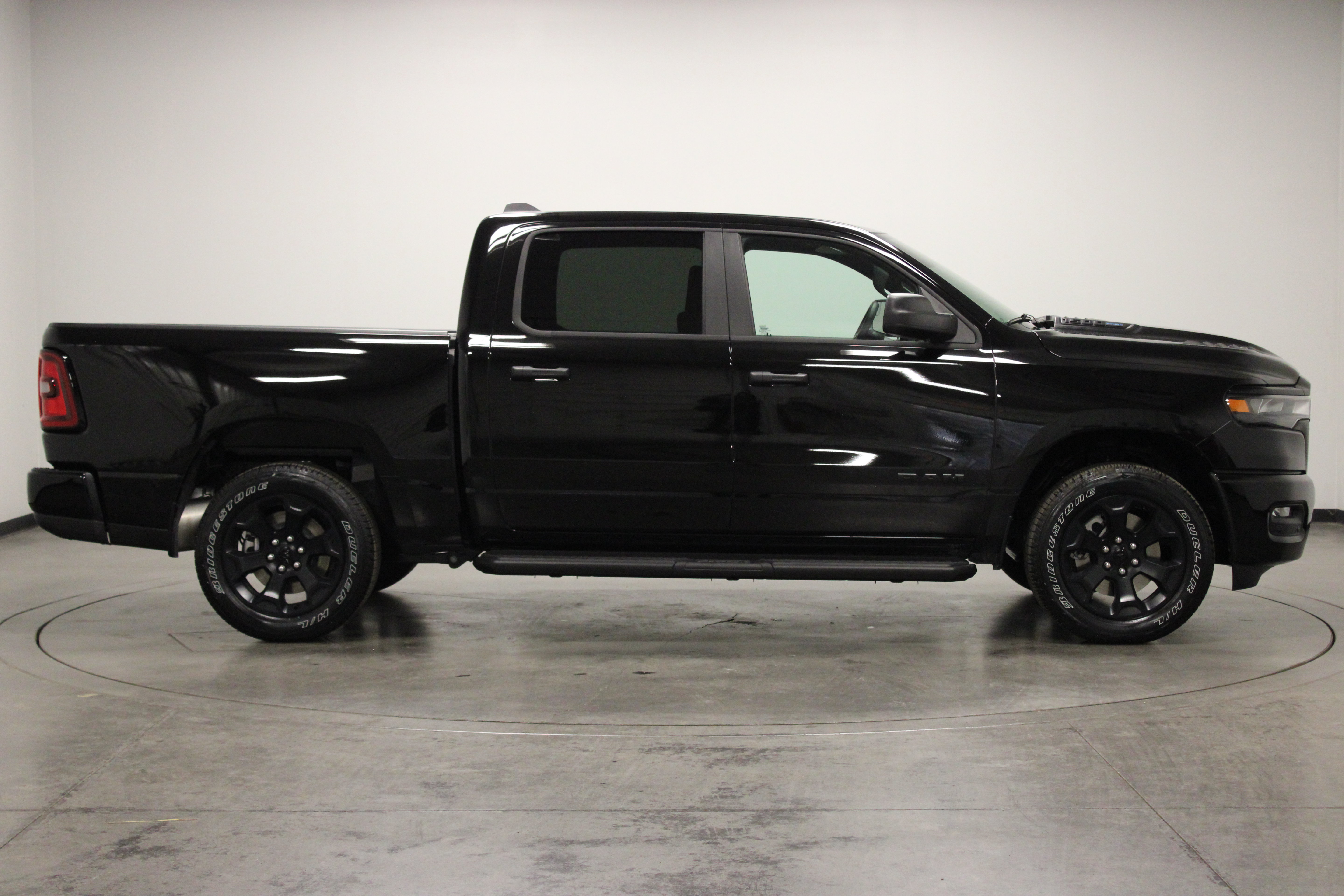 New 2027 RAM 1500 Express AWD/4WD image 9