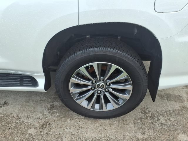 Used 2023 Lexus GX 460 Luxury w/ Accessory Package AWD/4WD image 4