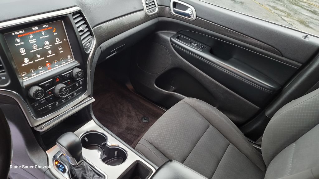 Used 2018 Jeep Grand Cherokee Laredo AWD/4WD image 23