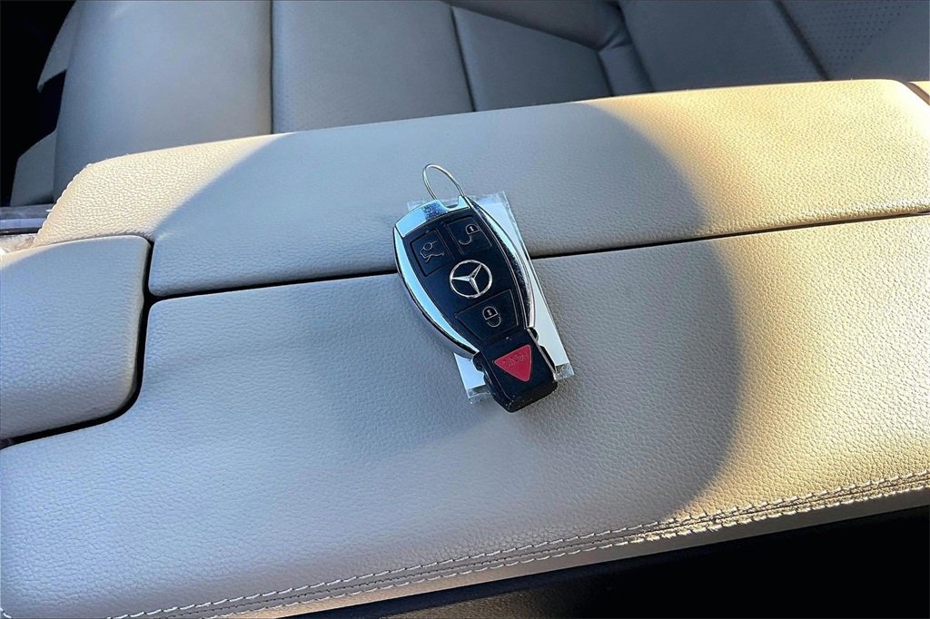 Used 2012 Mercedes-Benz E 350 4MATIC Sedan image 11