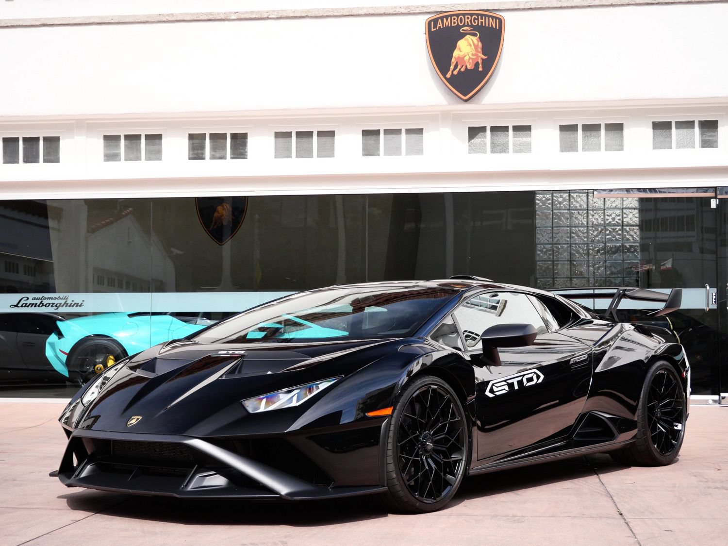 Used 2023 Lamborghini Huracan STO RWD image 18