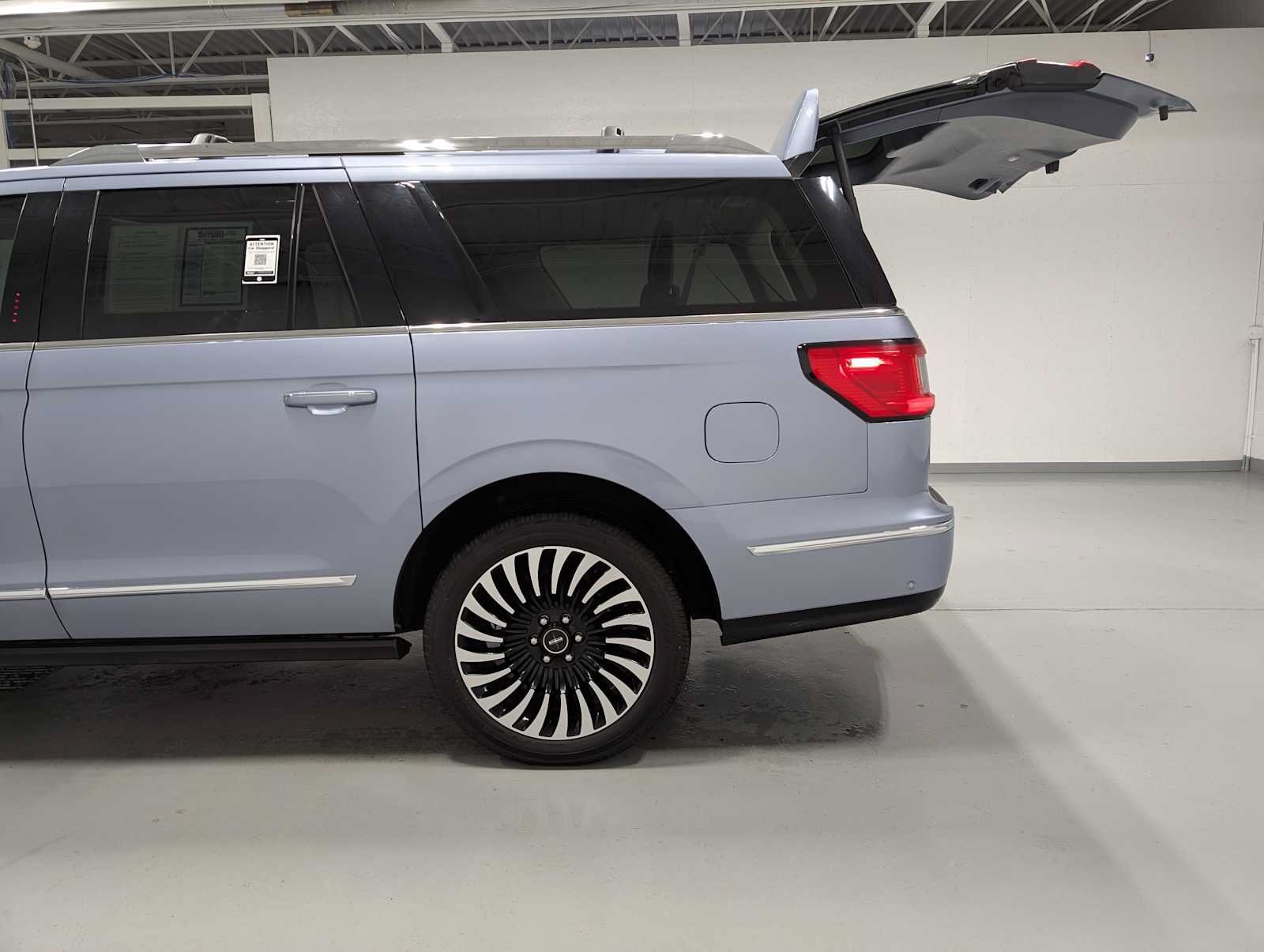 Used 2021 Lincoln Navigator L Black Label w/ Cargo Convenience Package AWD/4WD image 11
