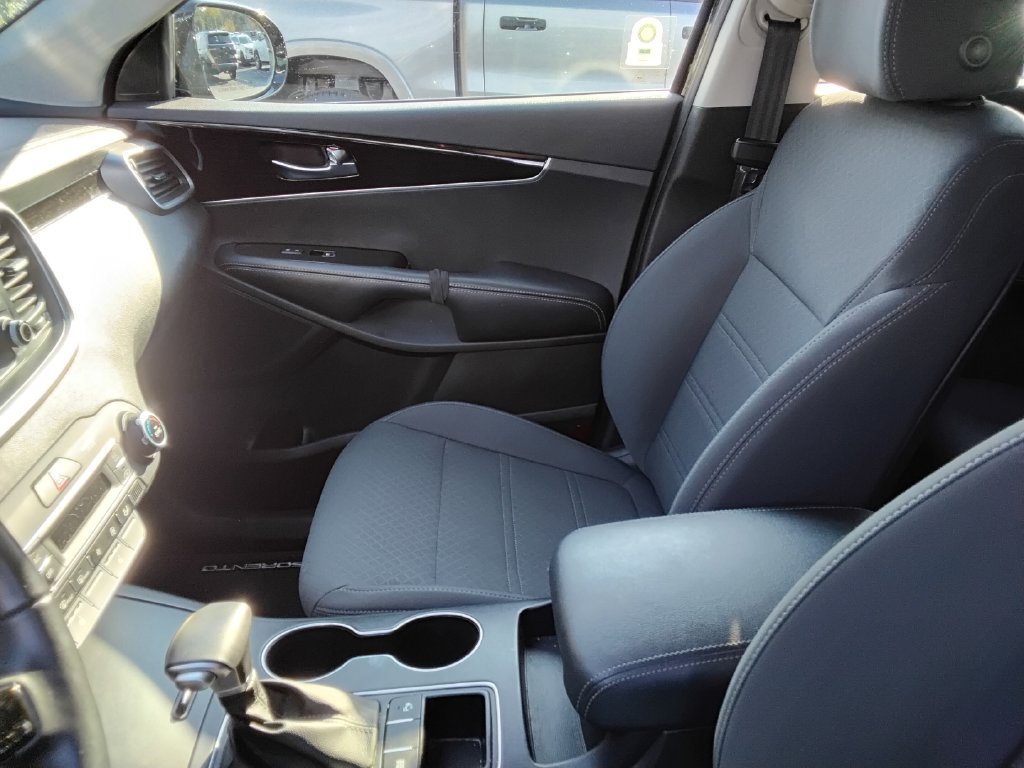 Used 2020 Kia Sorento S FWD image 8