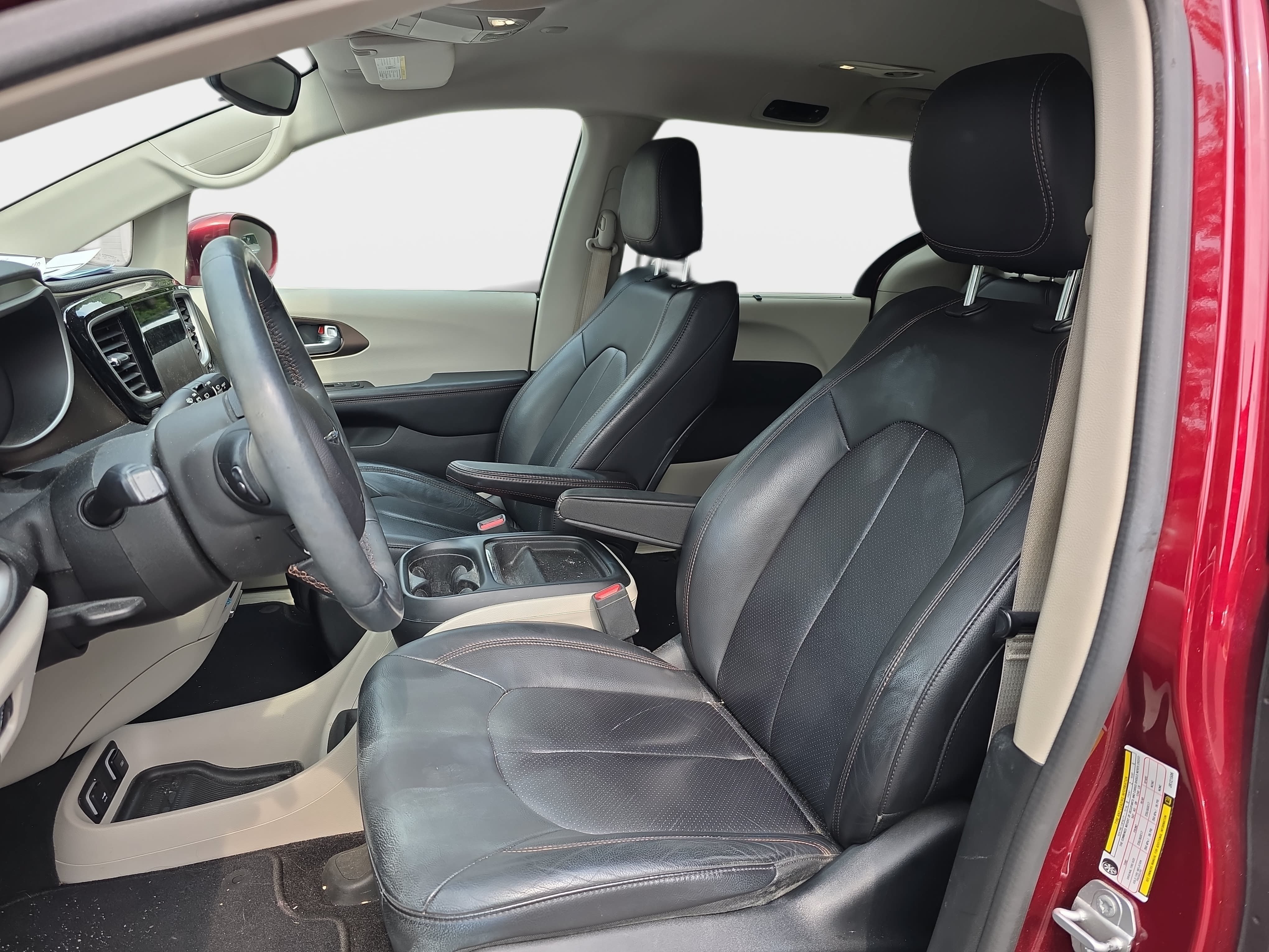 Used 2018 Chrysler Pacifica Touring-L w/ Advanced Safetytec Group FWD image 5