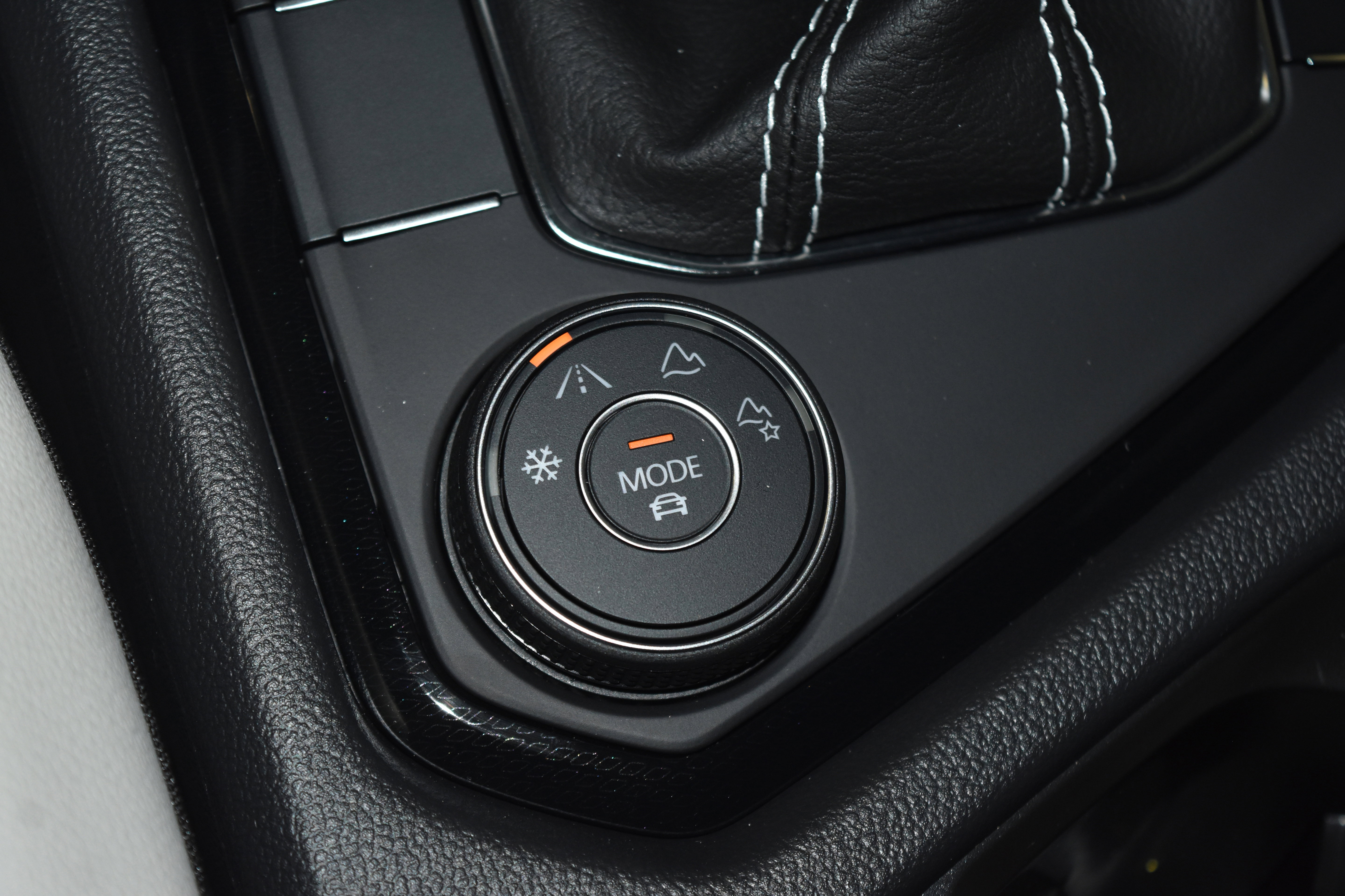 New 2025 Volkswagen Taos SE image 13