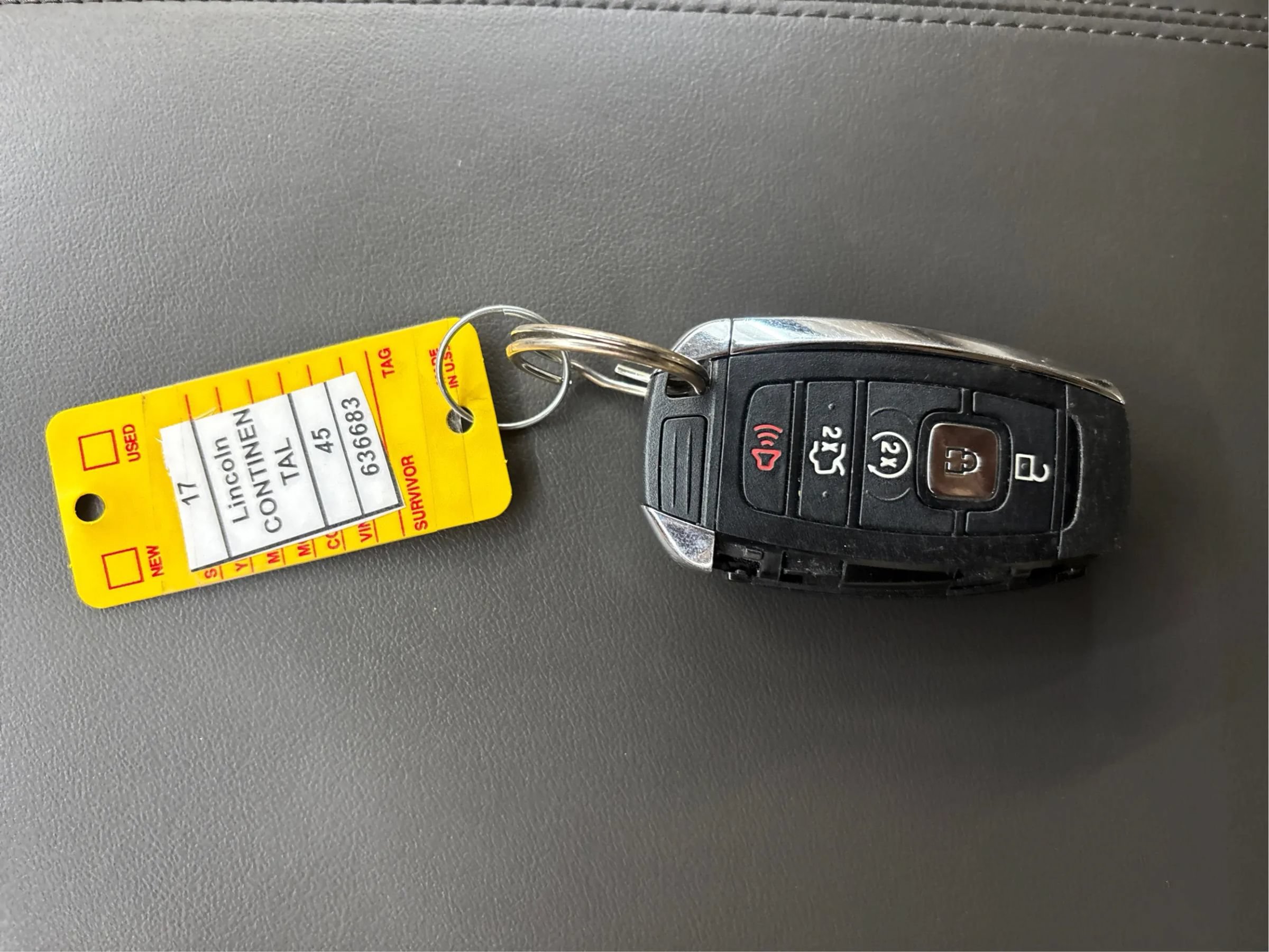 Used 2017 Lincoln Continental Select FWD image 39