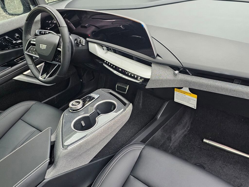 New 2026 Cadillac Optiq Luxury 1 image 18