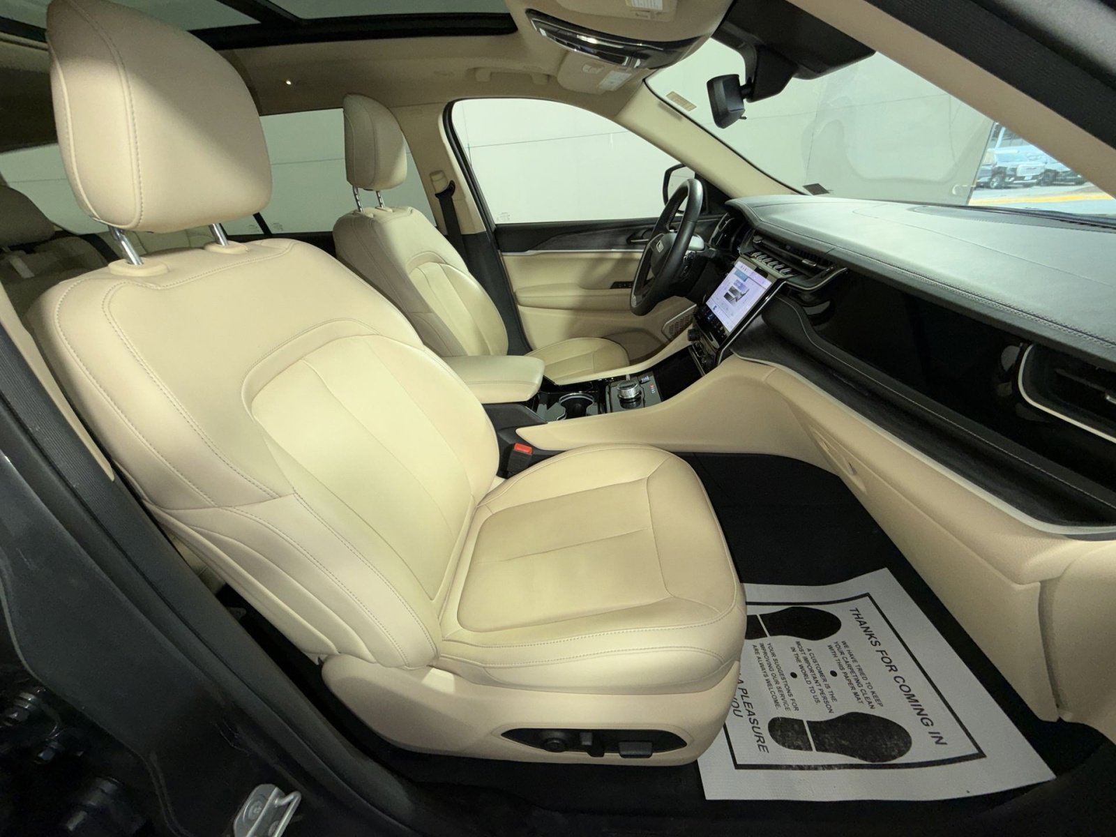 Used 2022 Jeep Grand Cherokee L Limited image 28