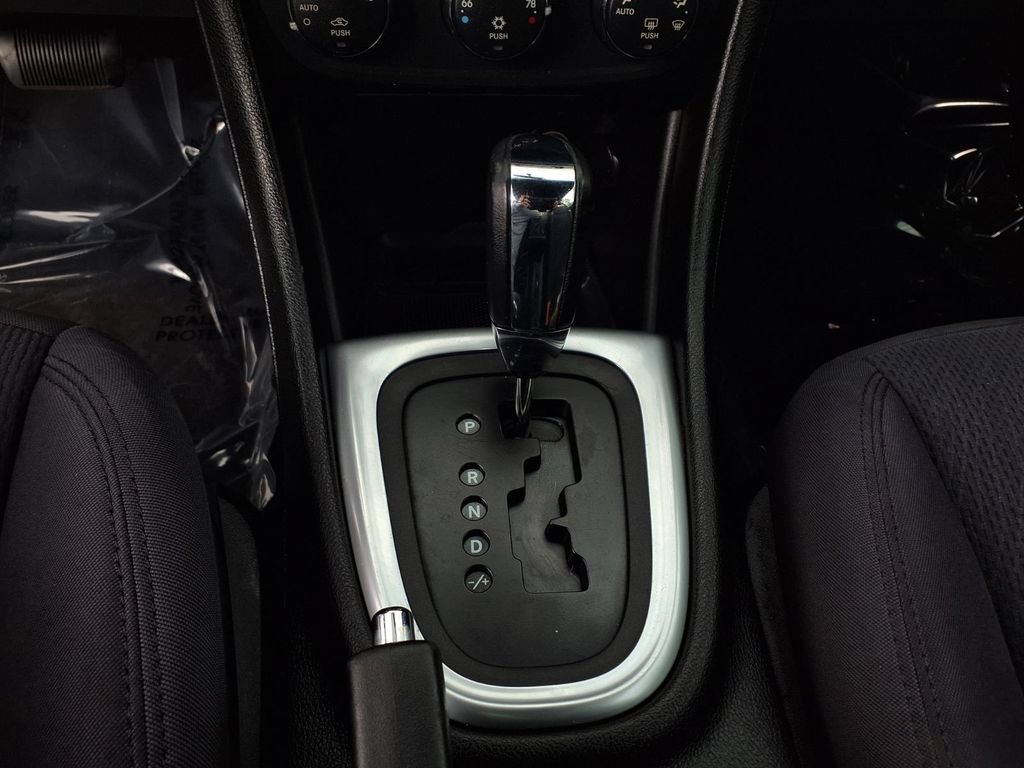 Used 2012 Chrysler 200 Touring FWD image 9