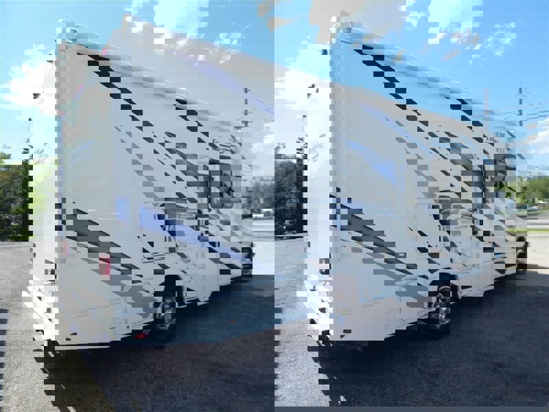 Used 2022 Ford E-450 and Econoline 450 Super Duty w/ Motorhome Prep Package image 7