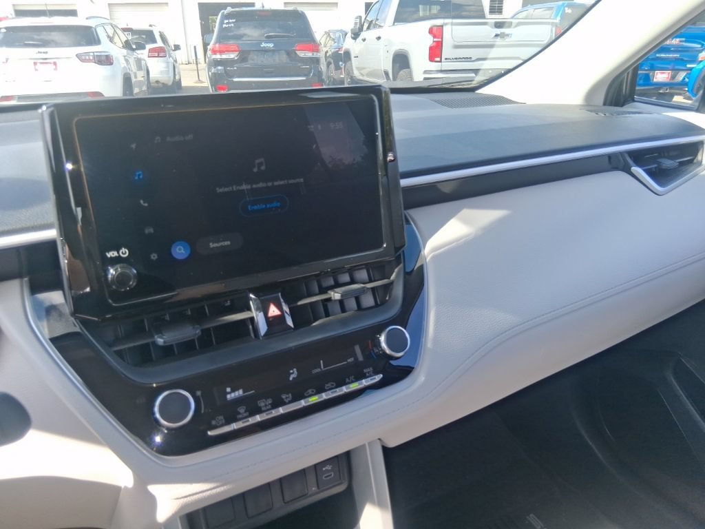 Used 2025 Toyota Corolla Cross L FWD image 13