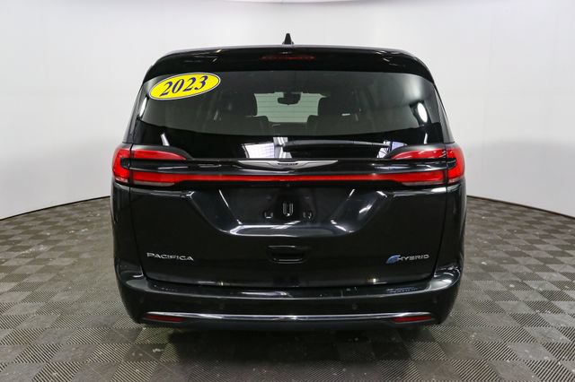 Used 2023 Chrysler Pacifica Touring-L FWD image 8