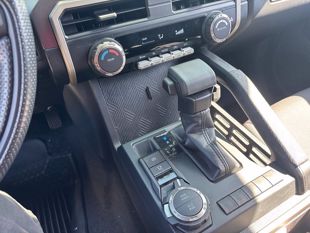 Used 2025 Toyota Tacoma SR5 AWD/4WD image 24