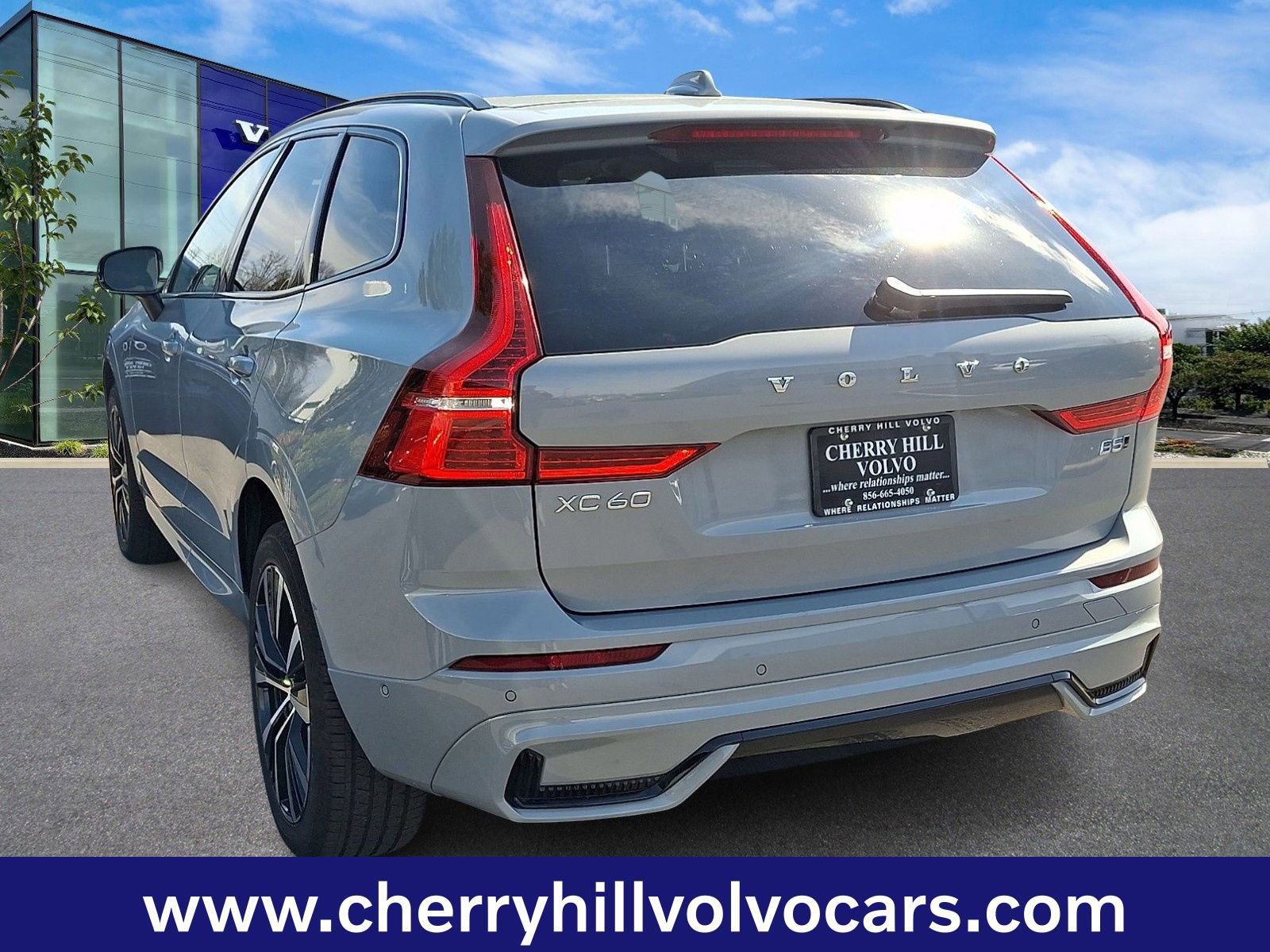 Certified 2025 Volvo XC60 B5 Plus image 5