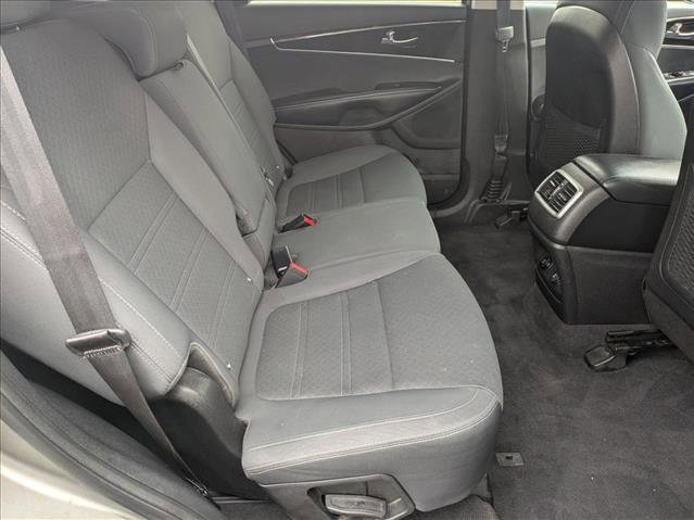 Used 2016 Kia Sorento LX w/ LX Convenience Package image 18