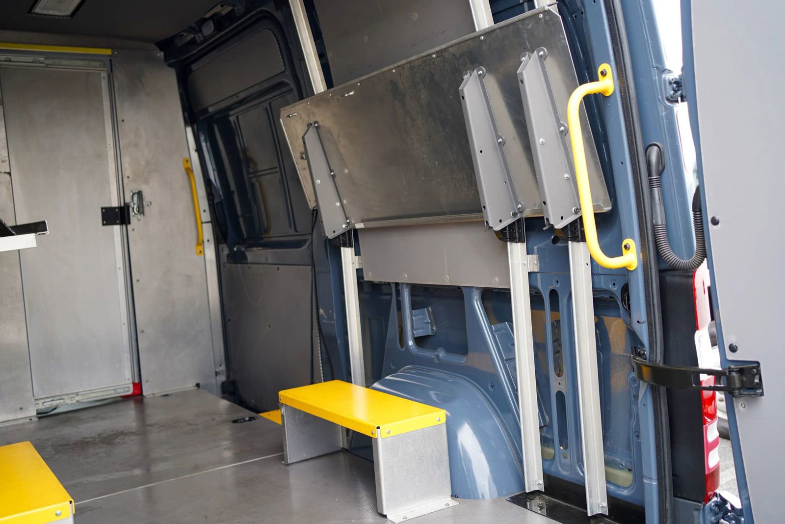 Used 2018 Mercedes-Benz Sprinter 2500 image 12