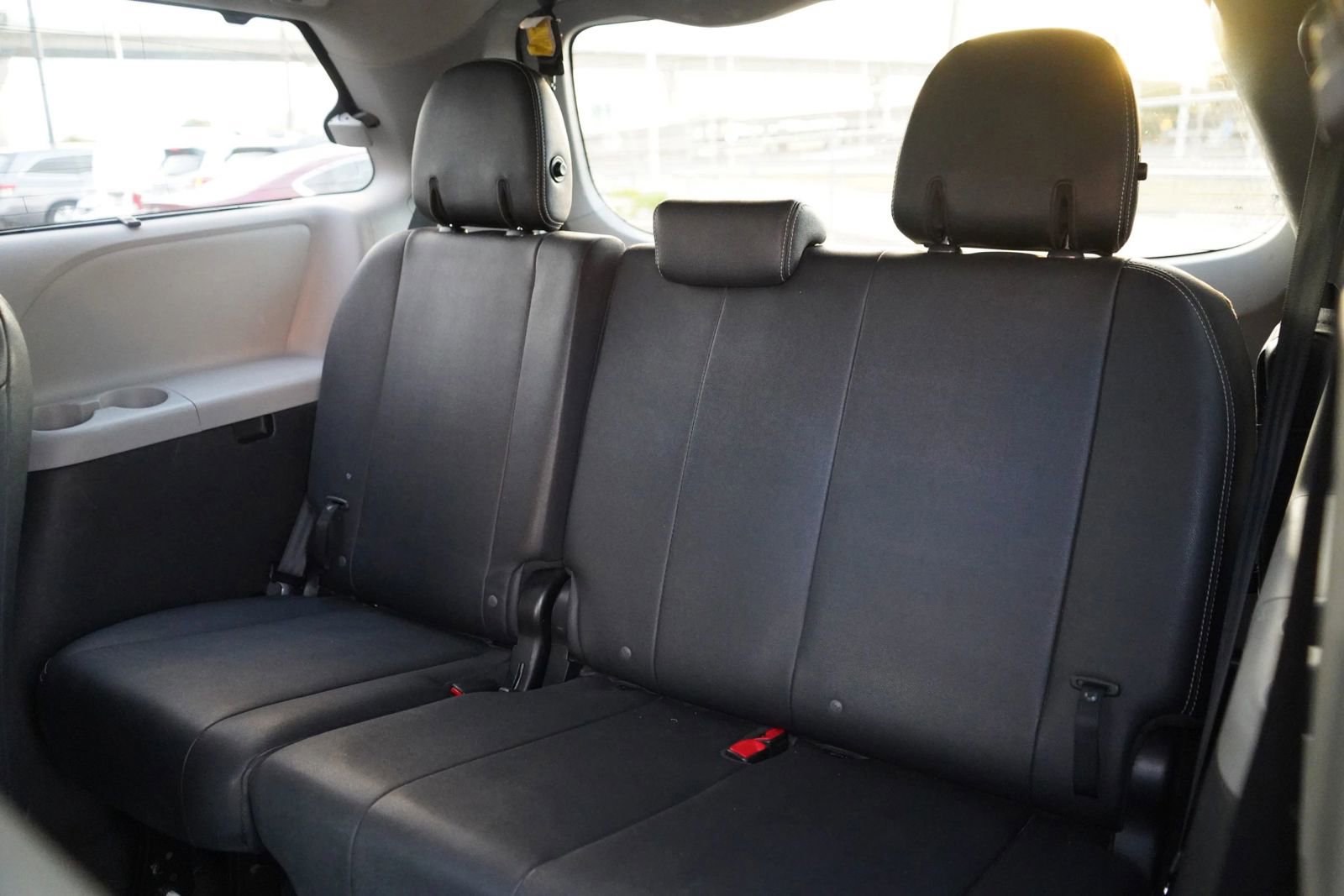 Used 2015 Toyota Sienna SE Premium image 19