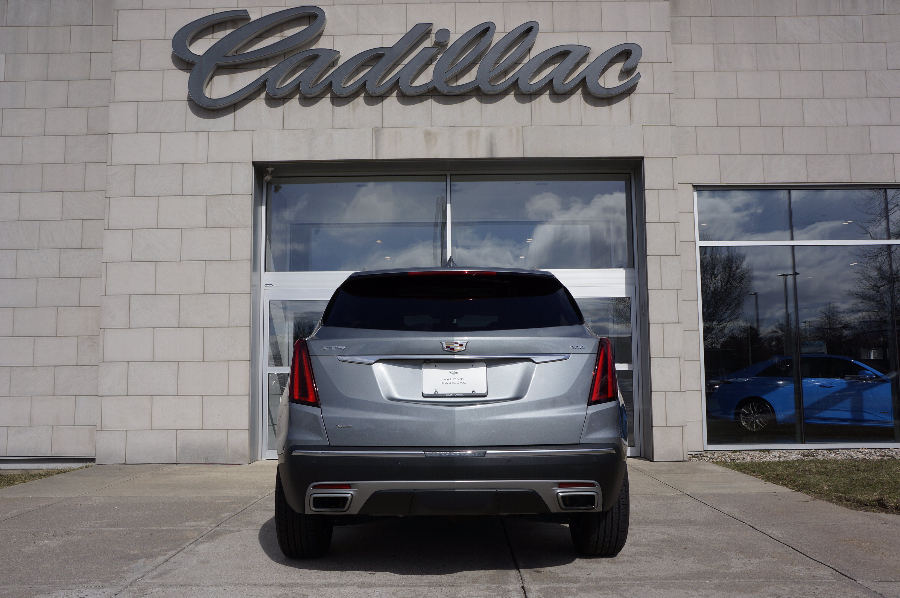 New 2025 Cadillac XT5 Luxury AWD/4WD image 6