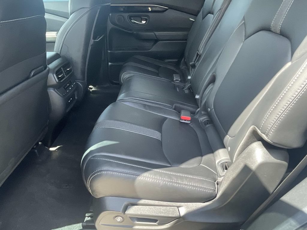 Used 2025 Honda Pilot EX-L image 11