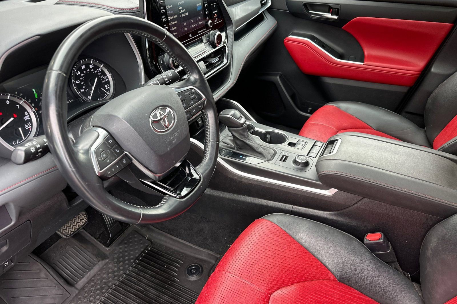 Used 2021 Toyota Highlander XSE image 4