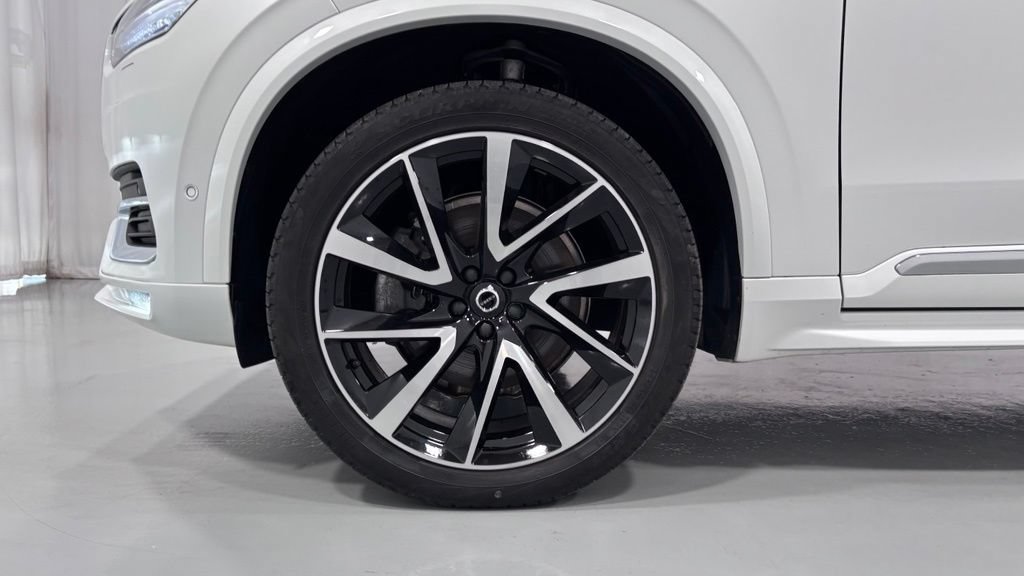 Certified 2024 Volvo XC90 B5 Plus w/ Protection Package Premier AWD/4WD image 30