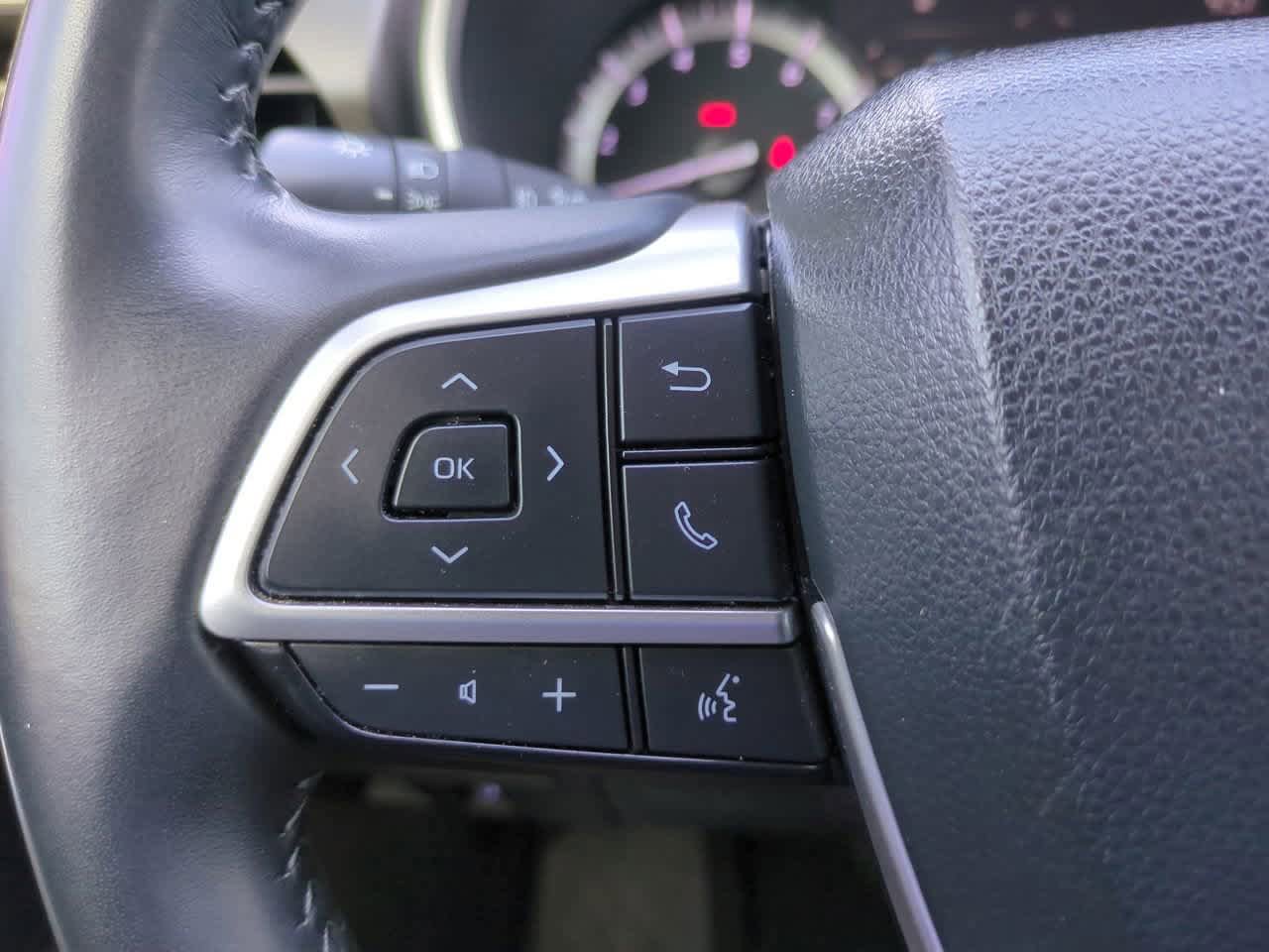 Used 2022 Toyota Highlander XLE FWD image 25