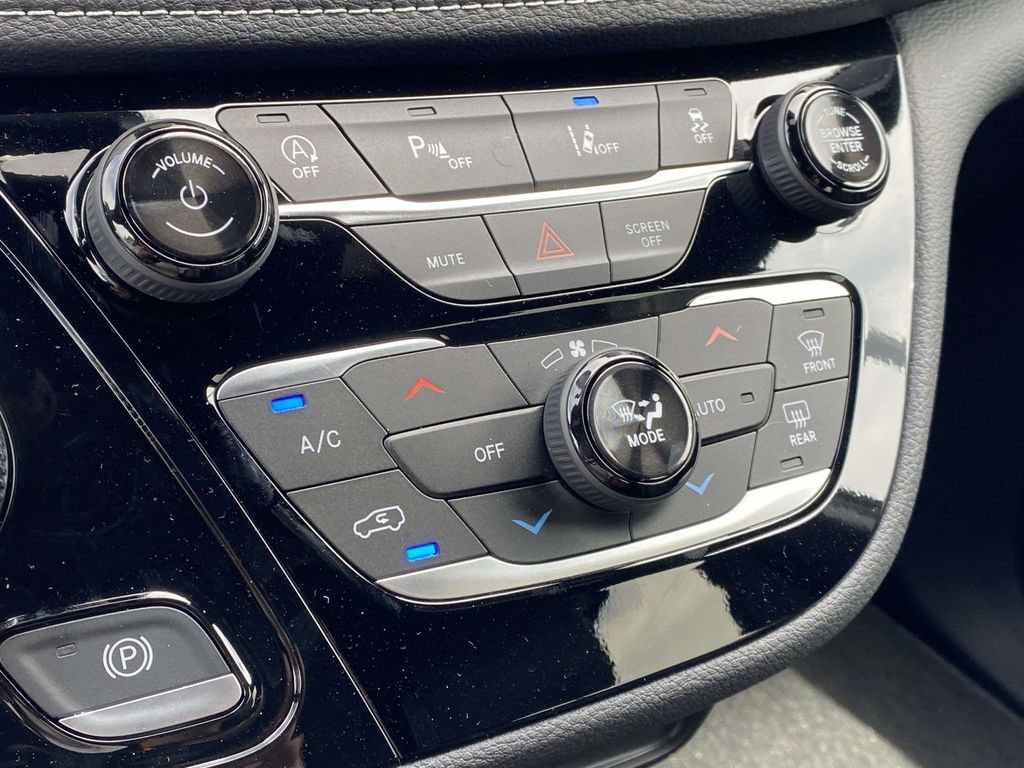 New 2026 Chrysler Pacifica Select FWD image 23
