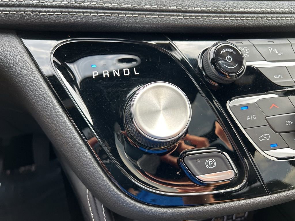 Used 2024 Chrysler Pacifica Premium FWD image 37