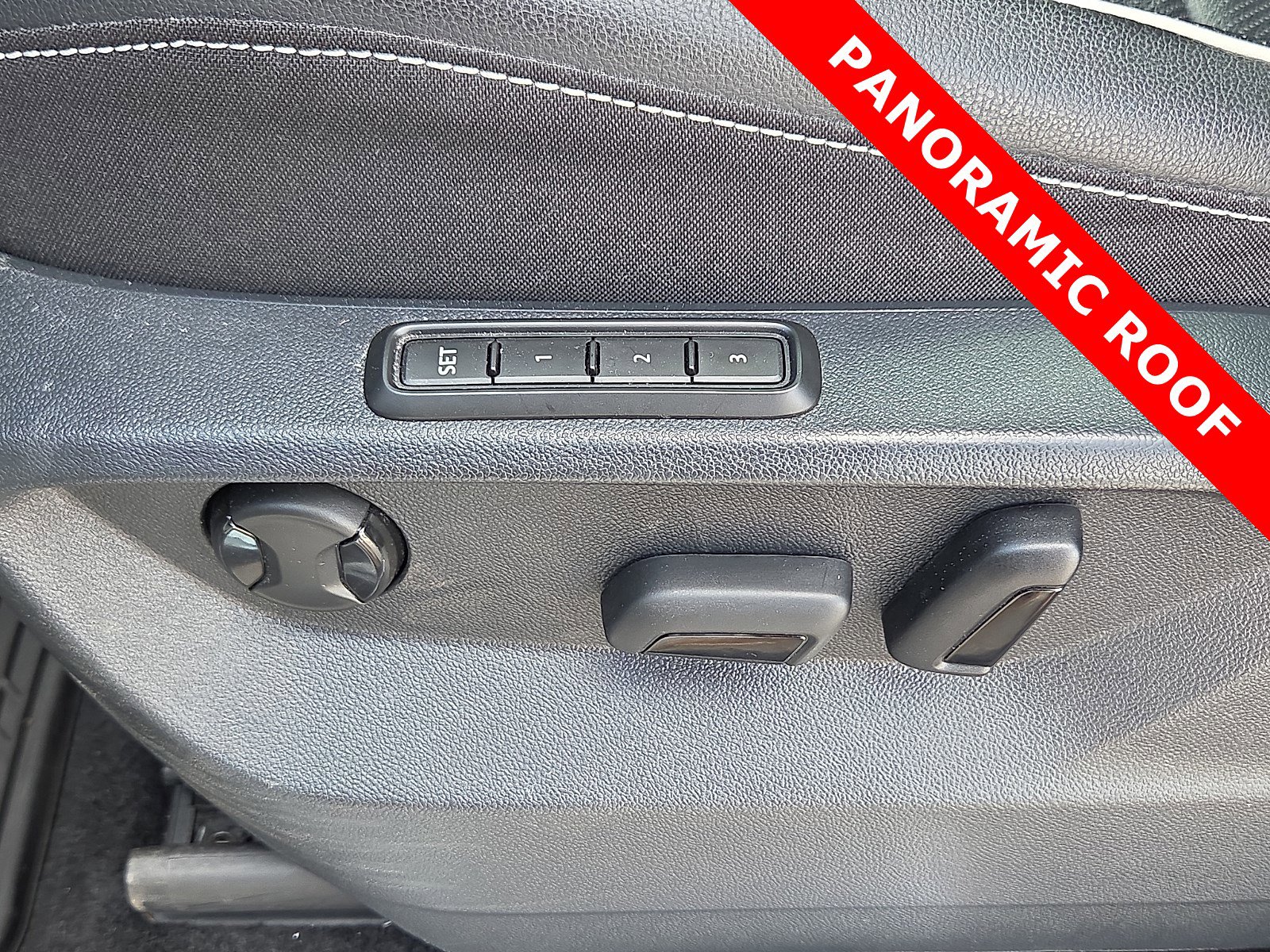 Used 2023 Volkswagen Tiguan SEL R-Line image 14