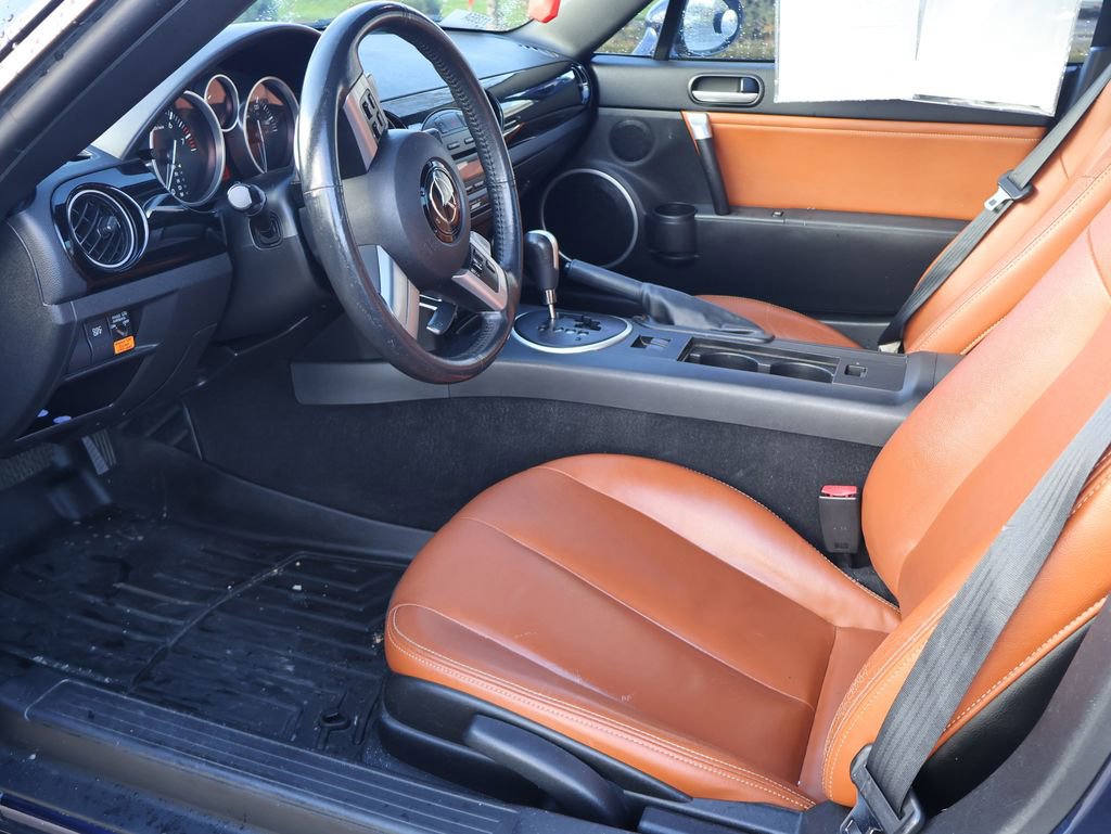 Used 2008 MAZDA MX-5 Miata Grand Touring w/ Premium Pkg image 4