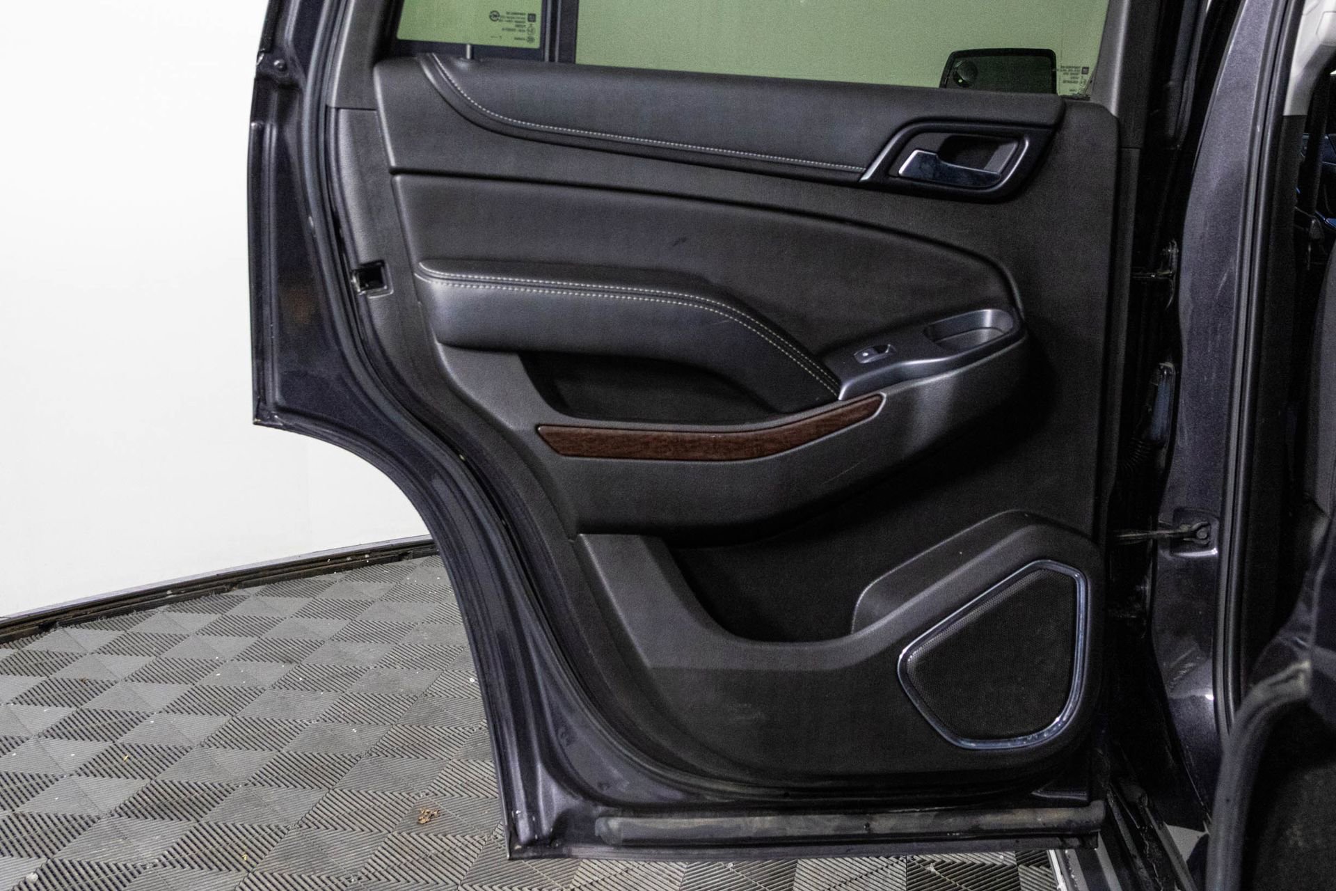 Used 2018 GMC Yukon SLE w/ SLE Value Package image 34