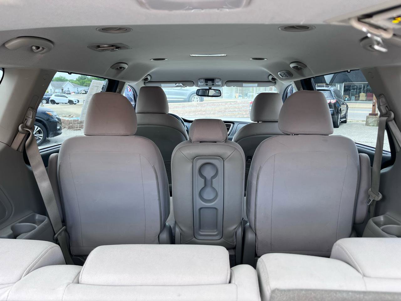 Used 2016 Kia Sedona LX w/ Option Group 020 FWD image 12