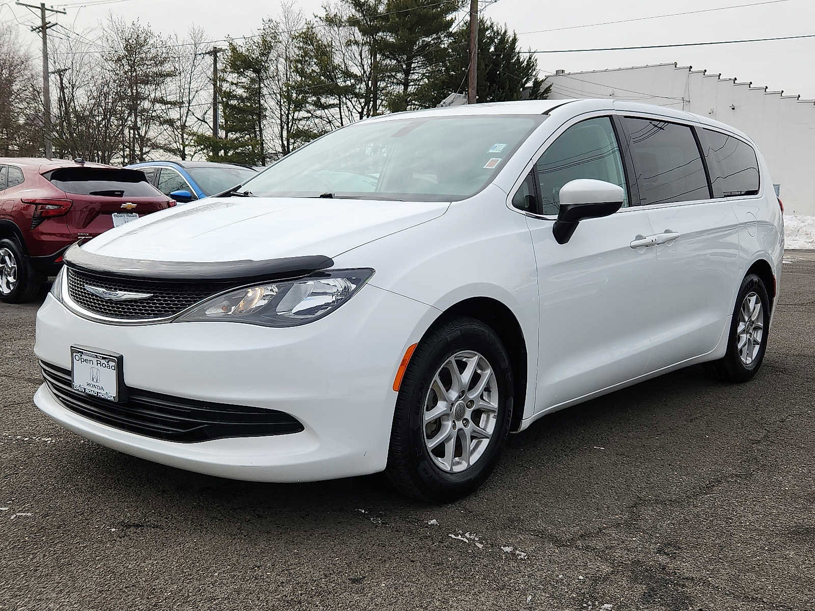 Used 2017 Chrysler Pacifica LX image 3
