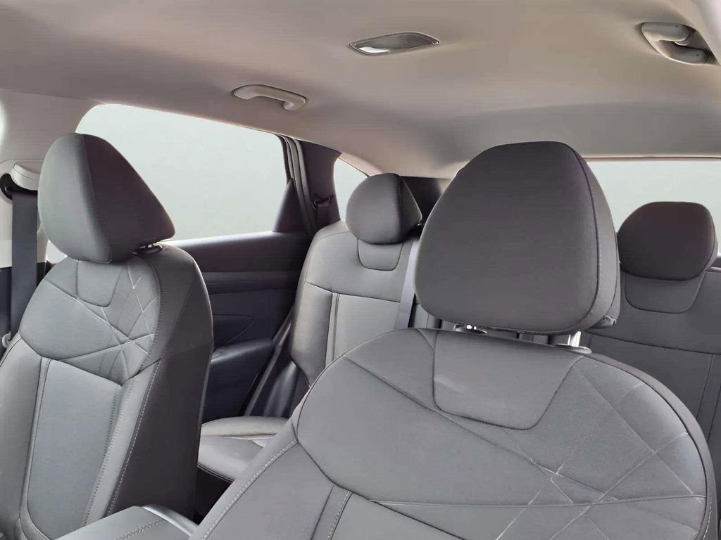 New 2026 Hyundai Tucson SE image 12
