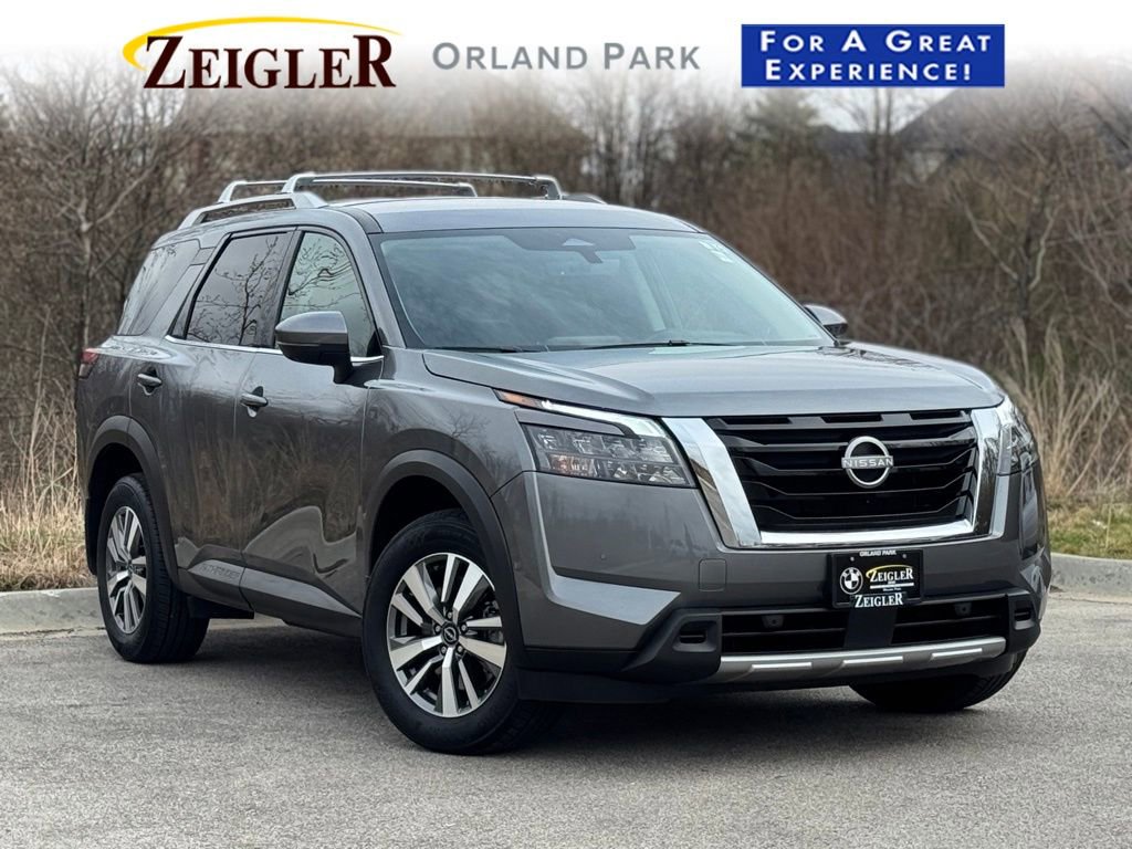 Certified 2025 Nissan Pathfinder SL image 1